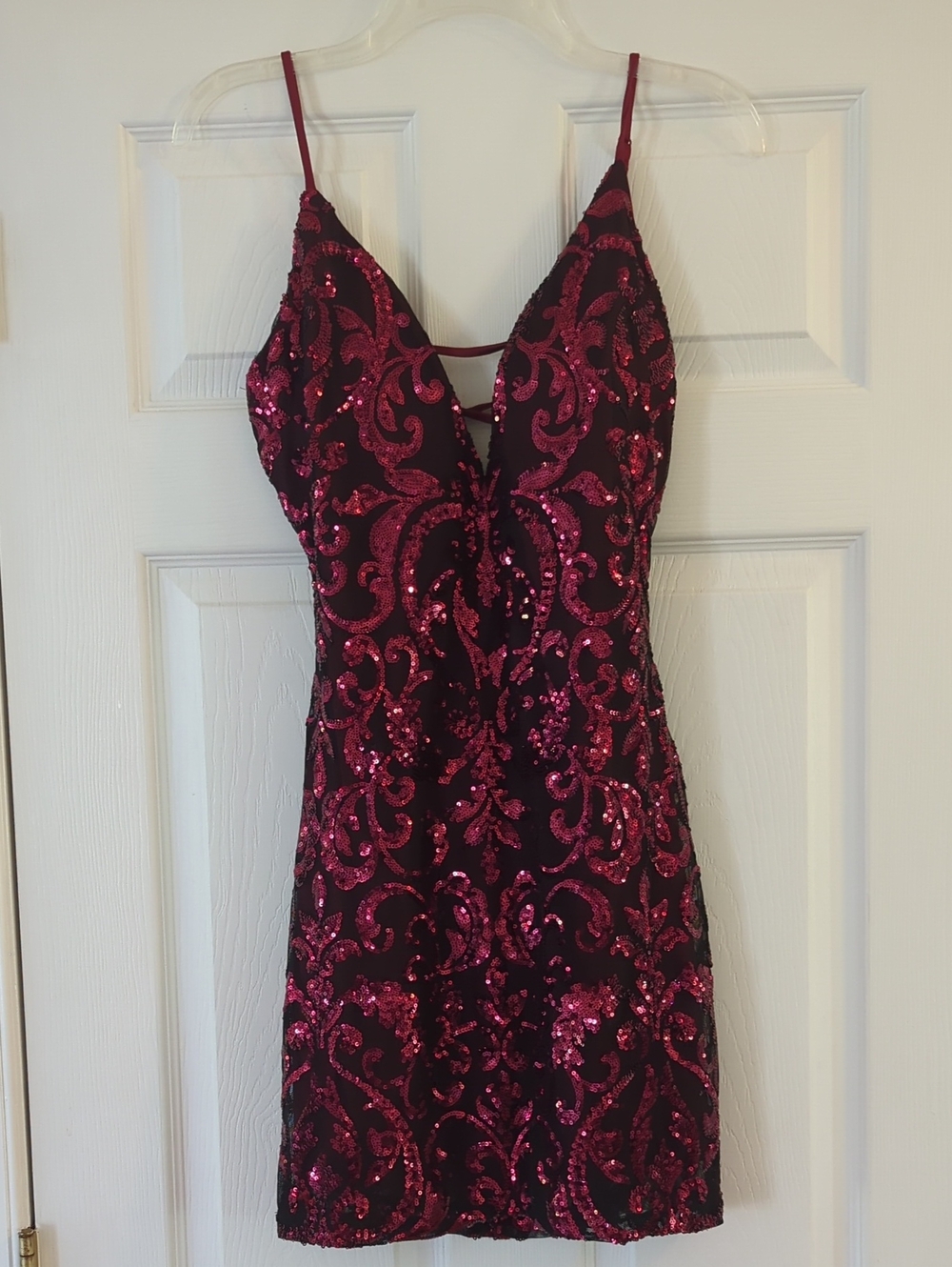 Windsor Daria Sequined Wine And Black Mini Homecoming Party Dress NWT